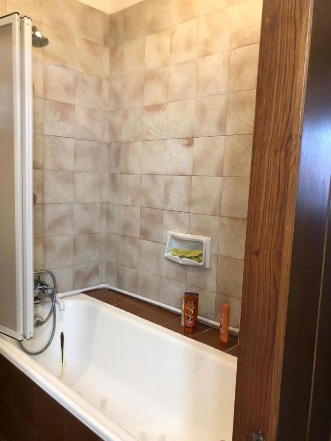 Alloggio in famiglia Solo Traveller Bedroom In Homestays Center