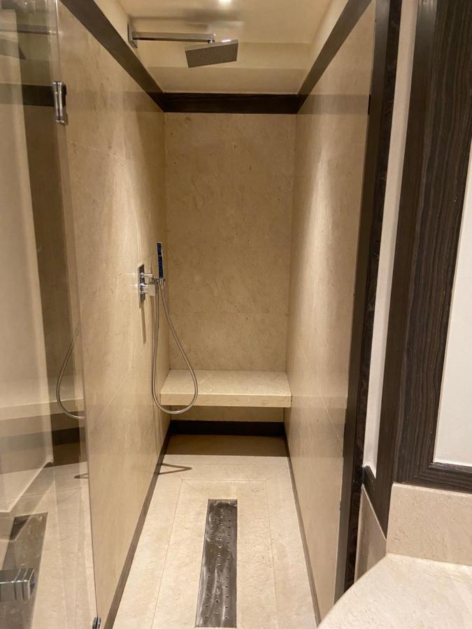 Luxury Frescoed In The Center Apartment *