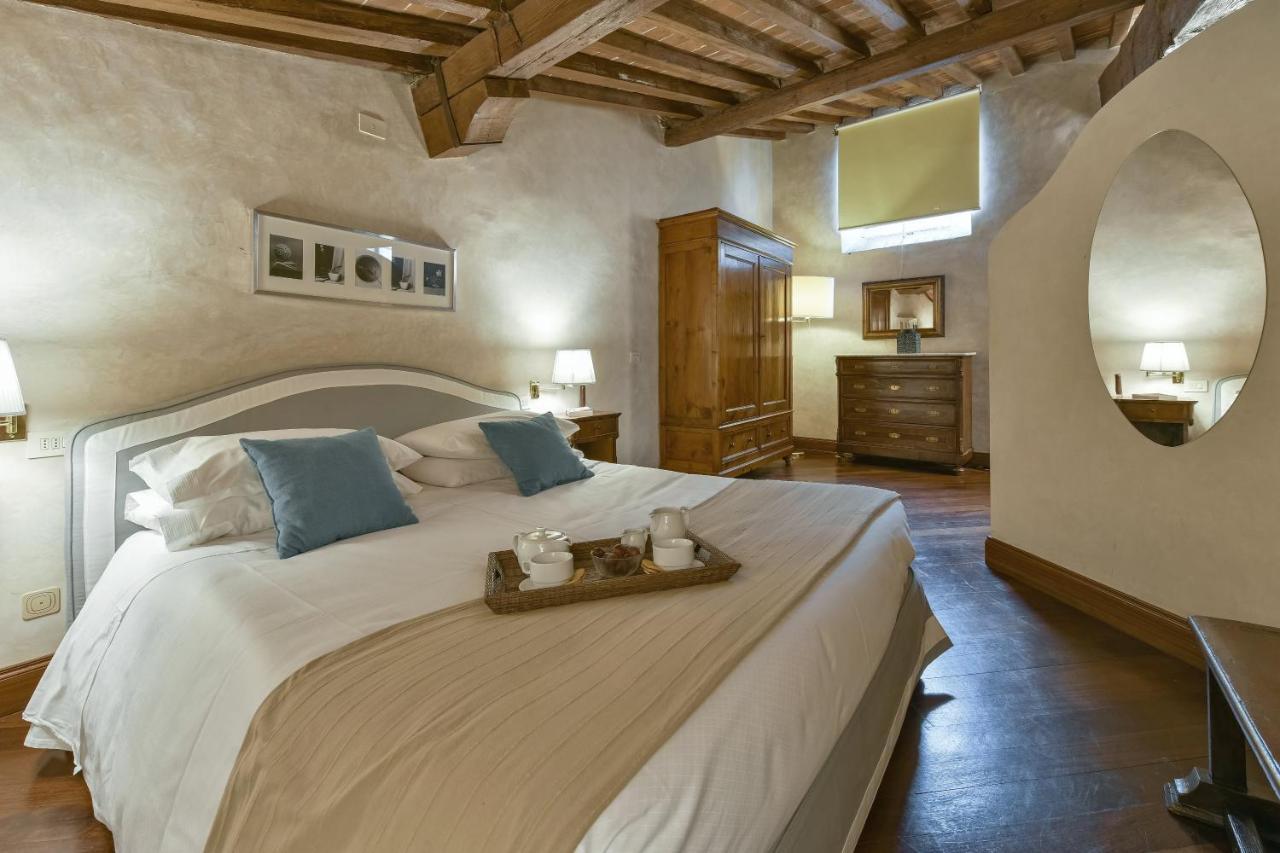 Tiepolo Romantic Penthouse In The Oltrarno Florence