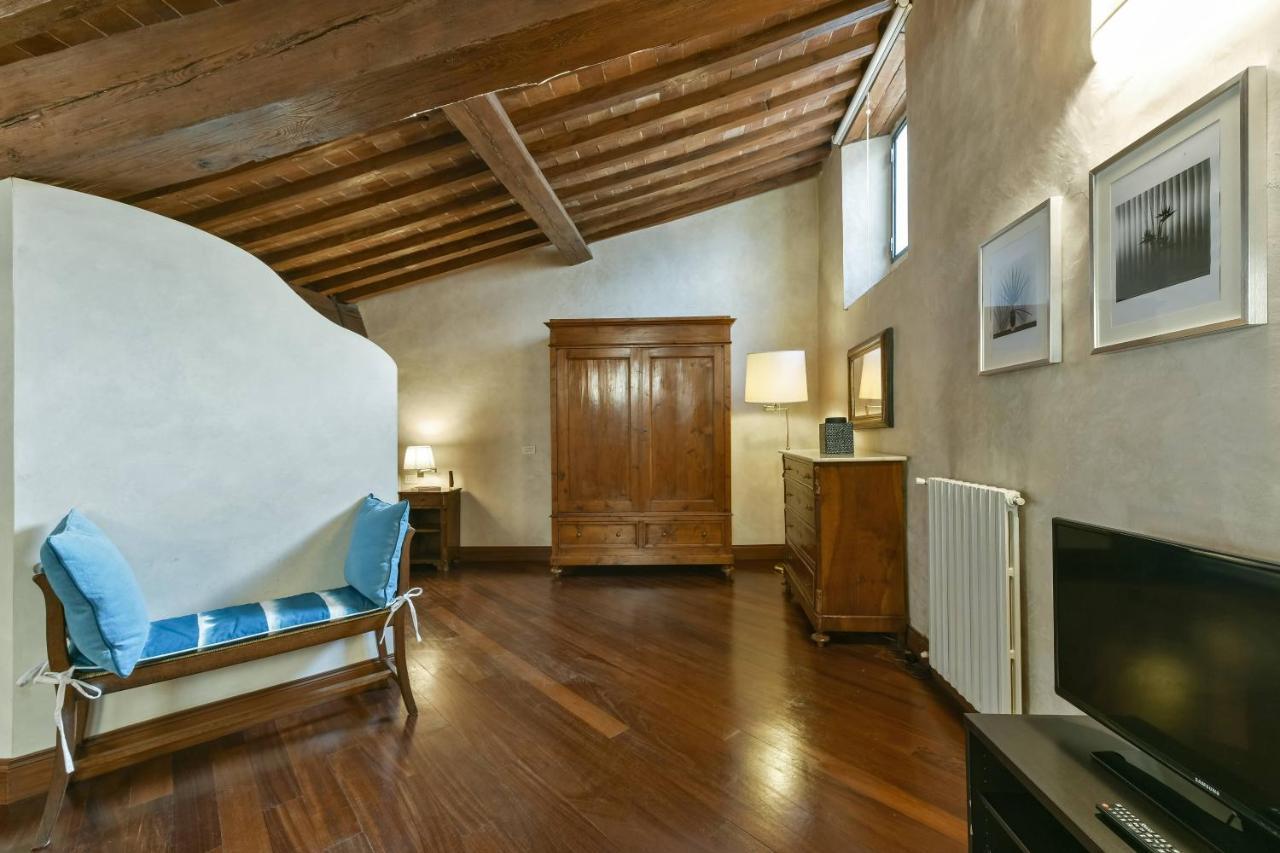Tiepolo Romantic Penthouse In The Oltrarno * Florence
