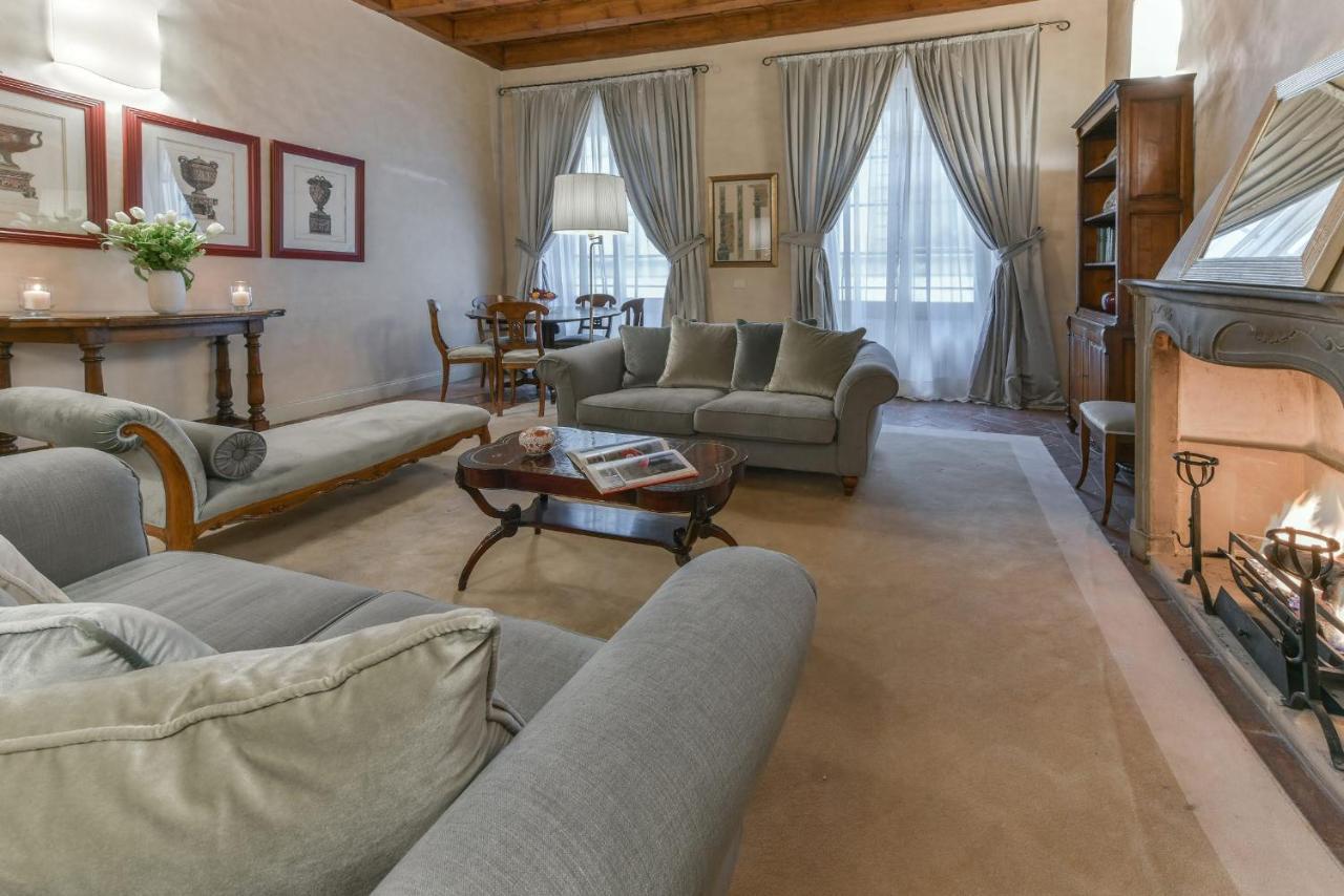 Apartment Pontormo With Fireplace In Oltrarno