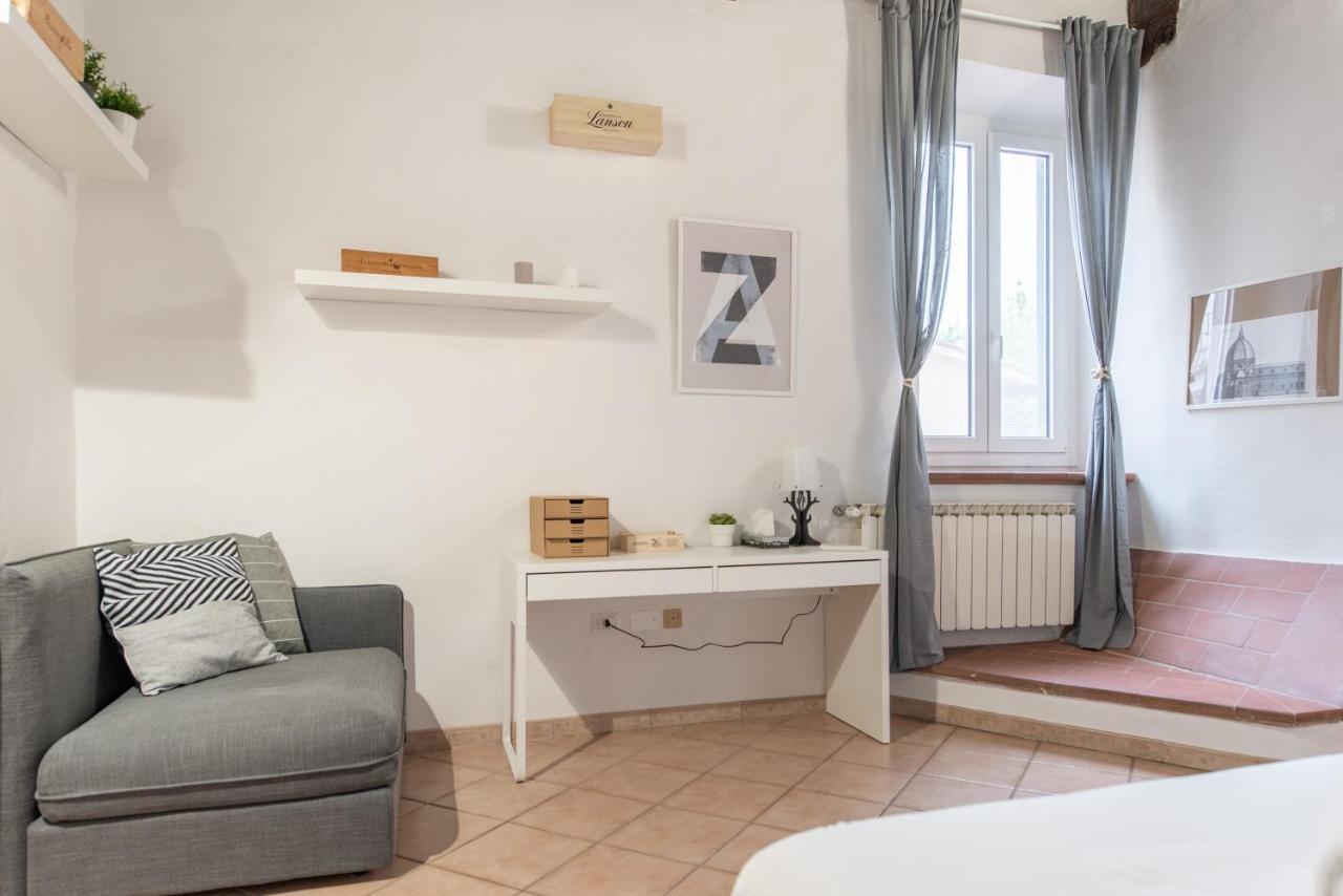 Apartment 2 Next To A Market And Piazza Santa Croce - Homeunity *