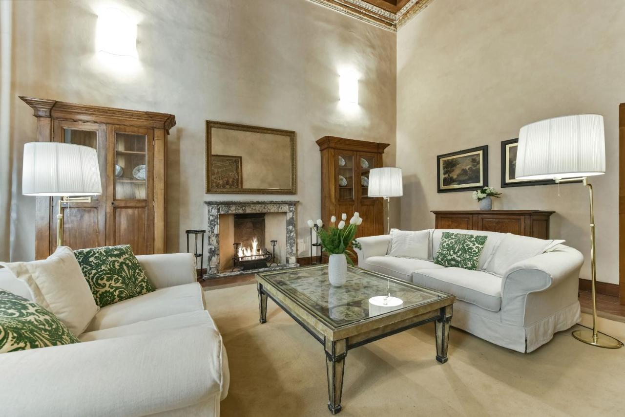 Raffaello With Fireplace In Oltrarno Apartment Florence