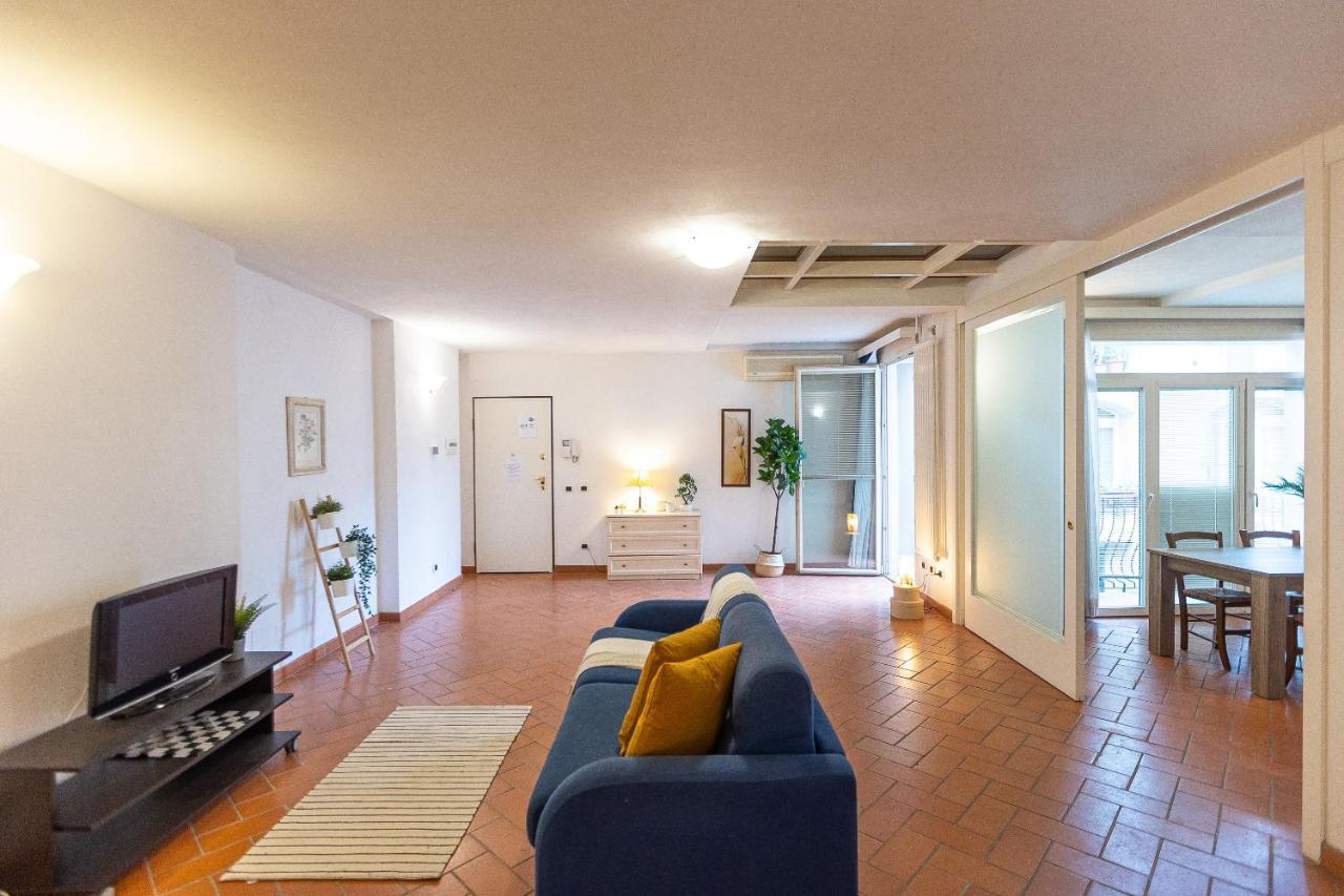 Palazzo Ghibellina By In *
