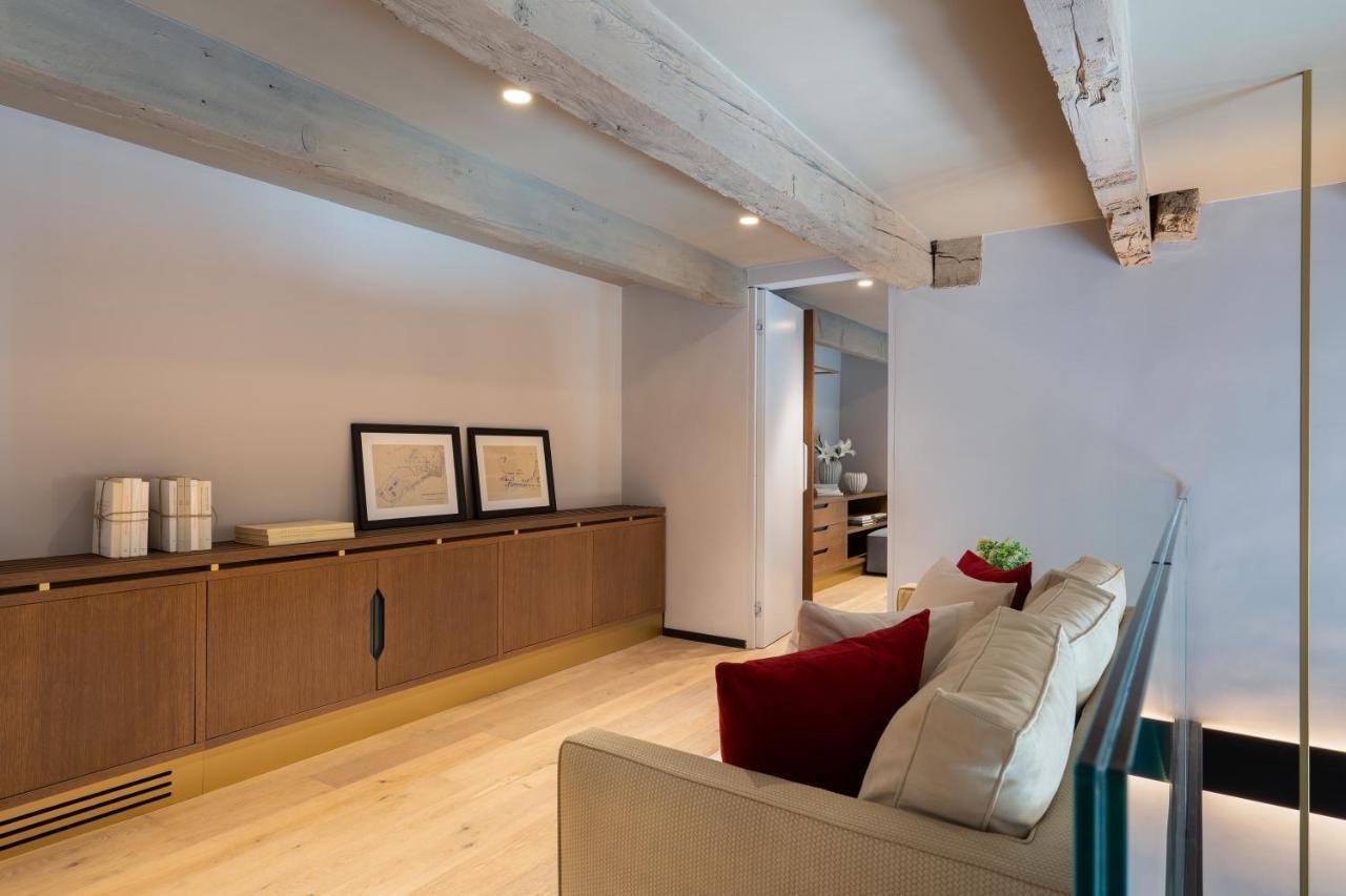 Arts & Crafts Apartment *