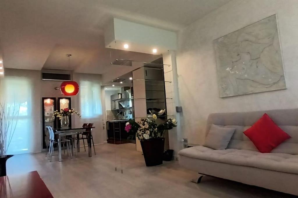 Incantevole Con Parcheggio Gratuito Apartment