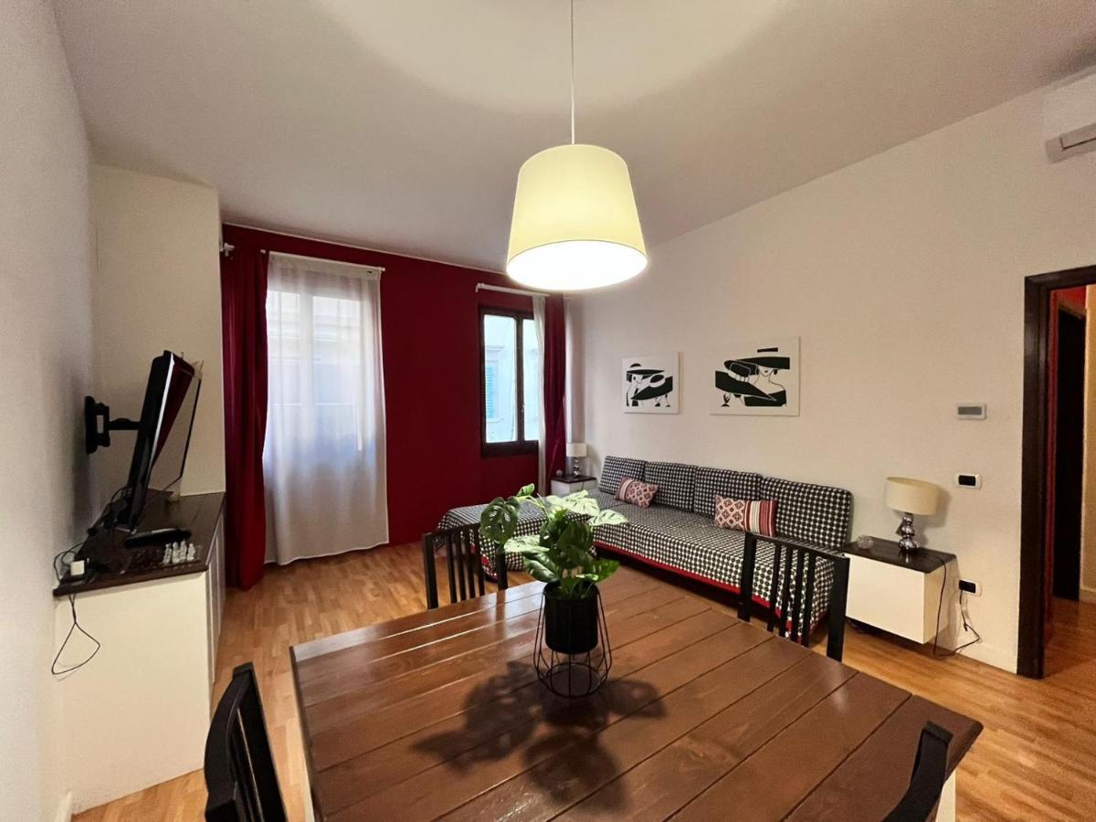 Red House In Piazza Signoria Apartment