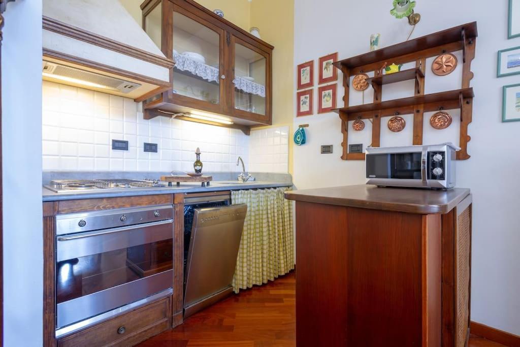 Apartment Liberty Veranda W/ Pvt Parking & Garden. Tram Stop Florence