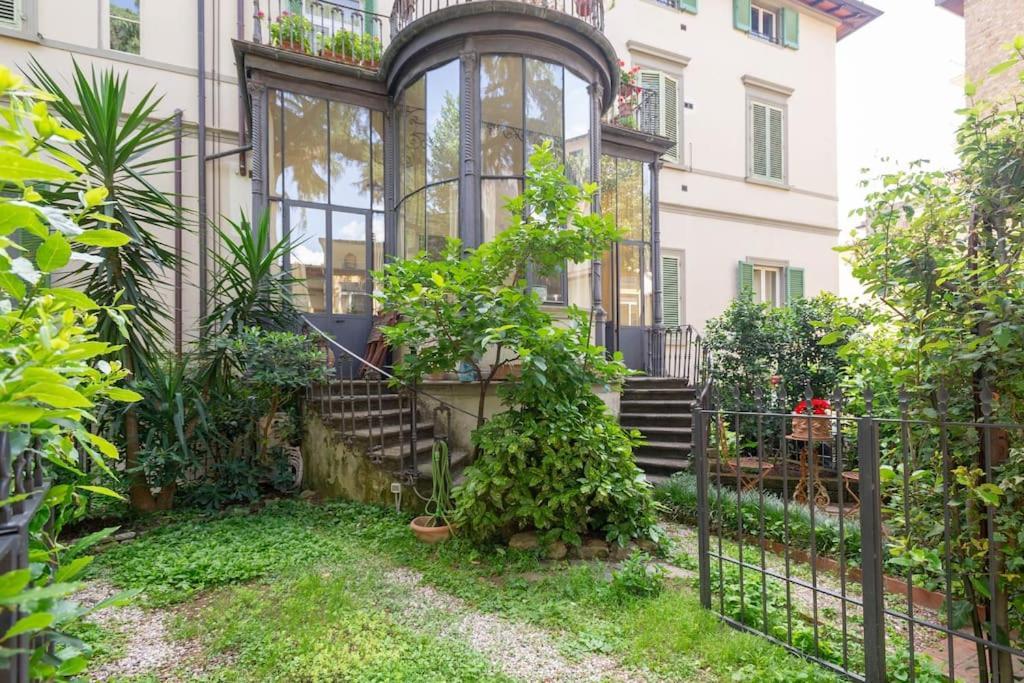 Liberty Veranda W/ Pvt Parking & Garden. Tram Stop Apartment Florence