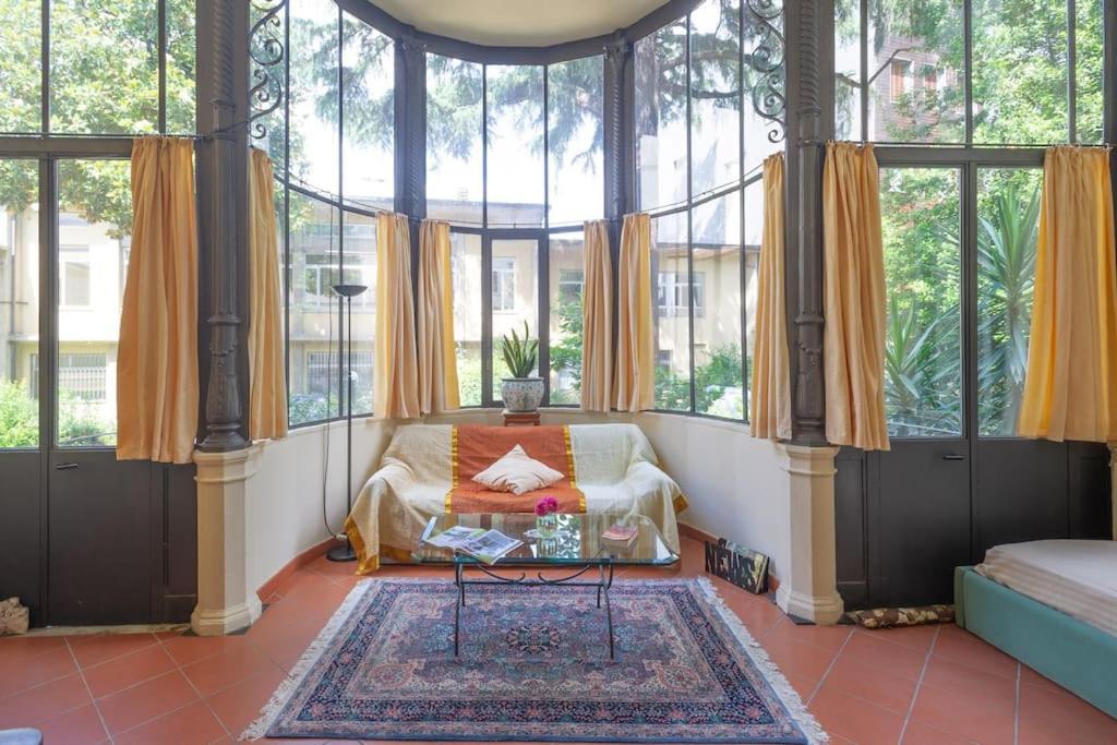 Liberty Veranda W/ Pvt Parking & Garden. Tram Stop Apartment *