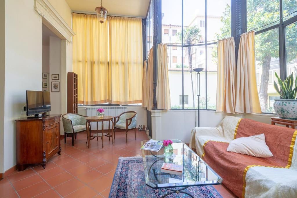 Liberty Veranda W/ Pvt Parking & Garden. Tram Stop Apartment