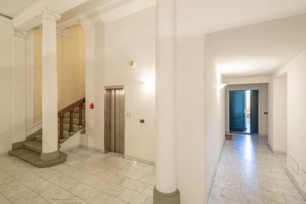 Liberty Veranda W/ Pvt Parking & Garden. Tram Stop Apartment *