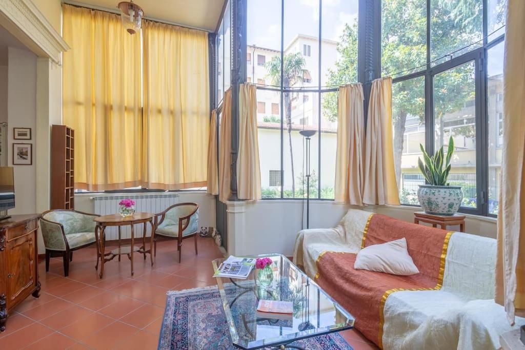 Liberty Veranda W/ Pvt Parking & Garden. Tram Stop Apartment *