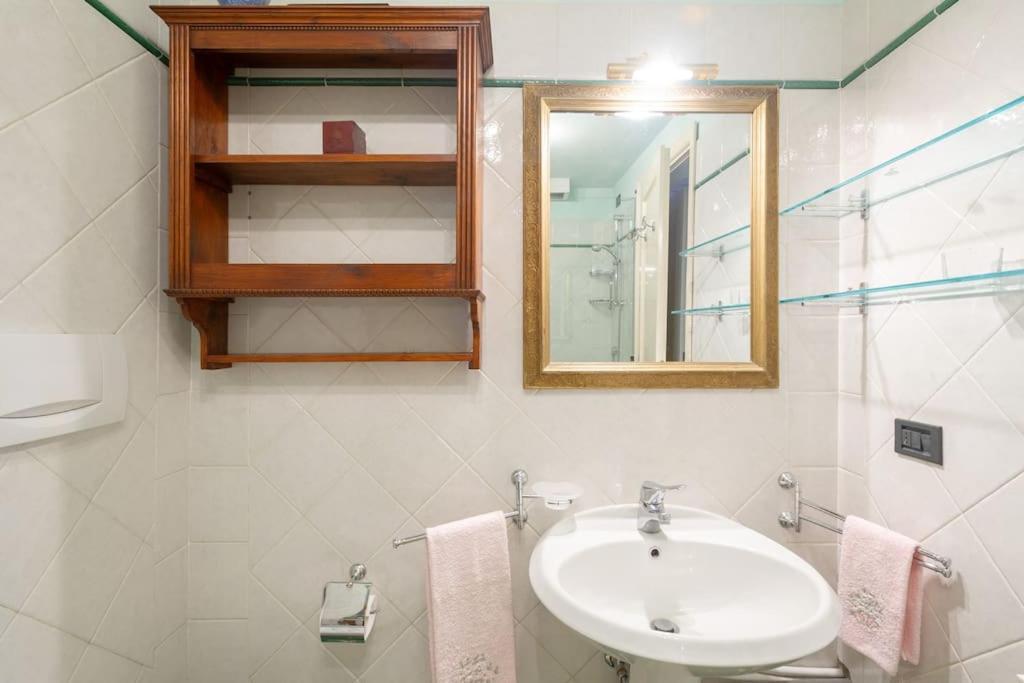 Liberty Veranda W/ Pvt Parking & Garden. Tram Stop * Florence