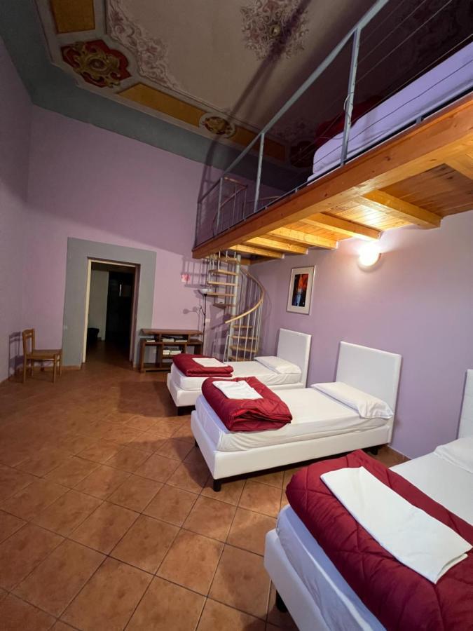 Hostel Emerald Palace *