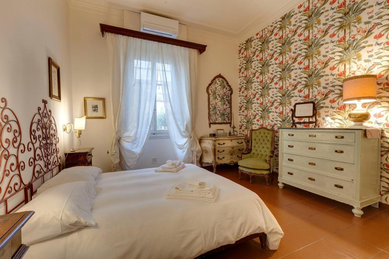 Mimì With Garden