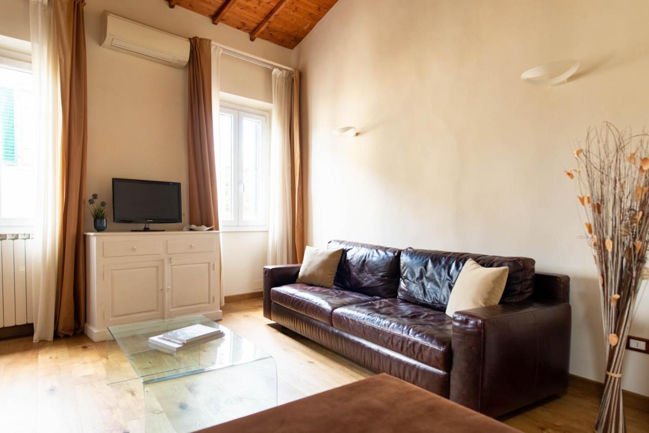Appartamento Modern, Bright Near Boboli Gardens & Santo Spirito - Homeunity *