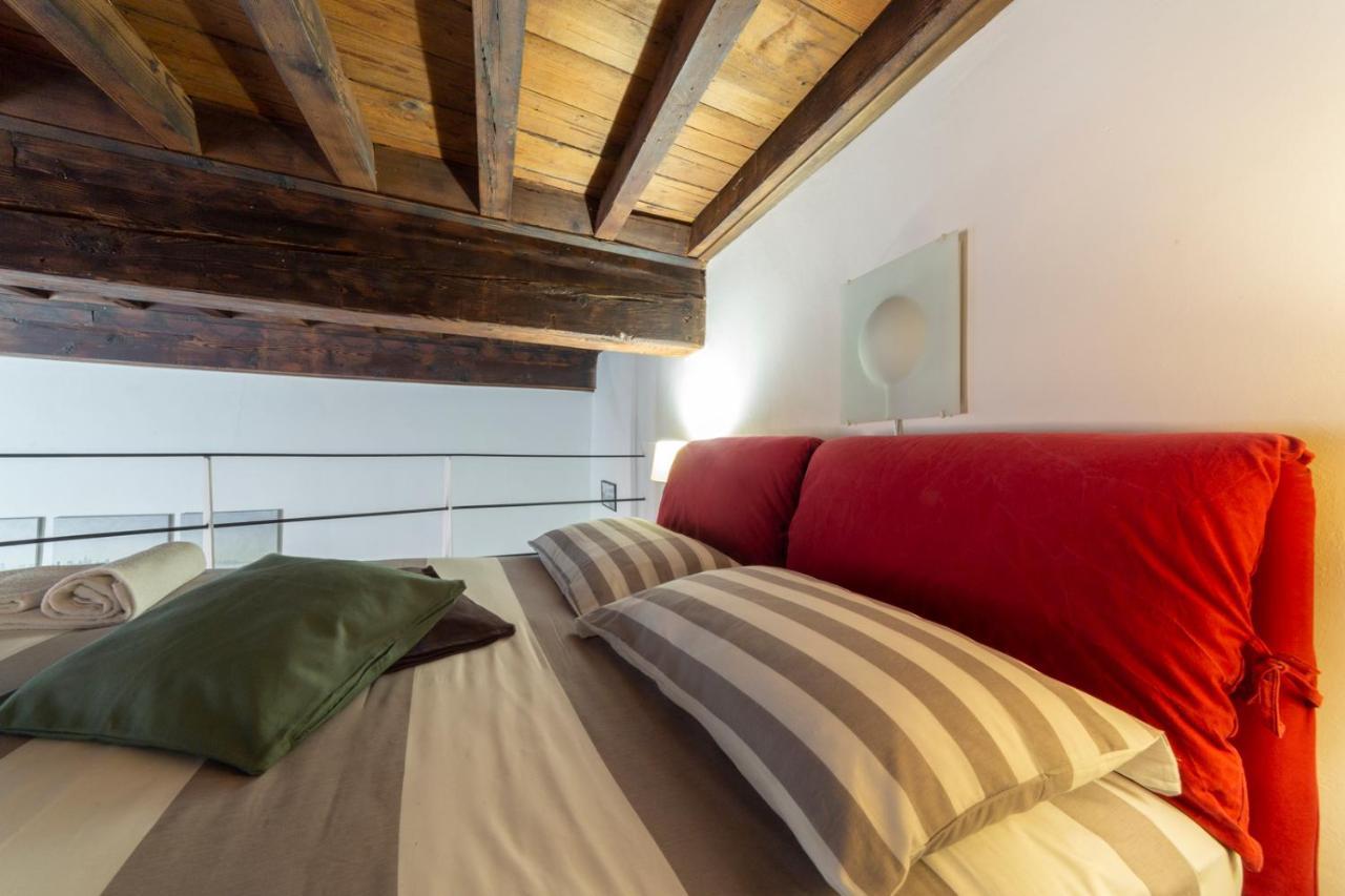 Guelfi Loft In A Historic Palace Apartment *