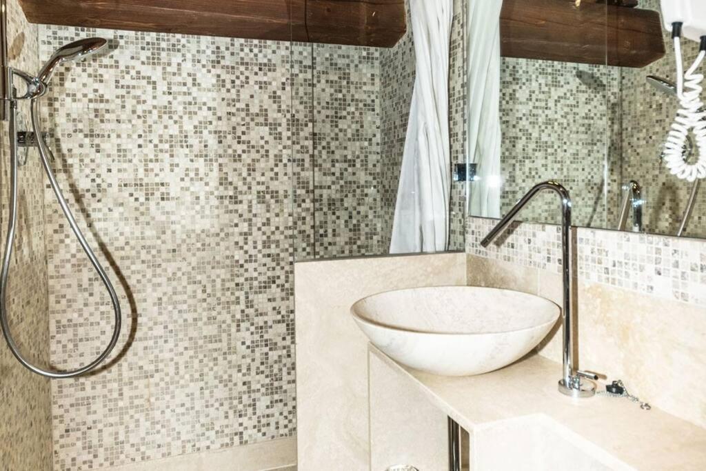 Apartment Roomy By Il Mosaico