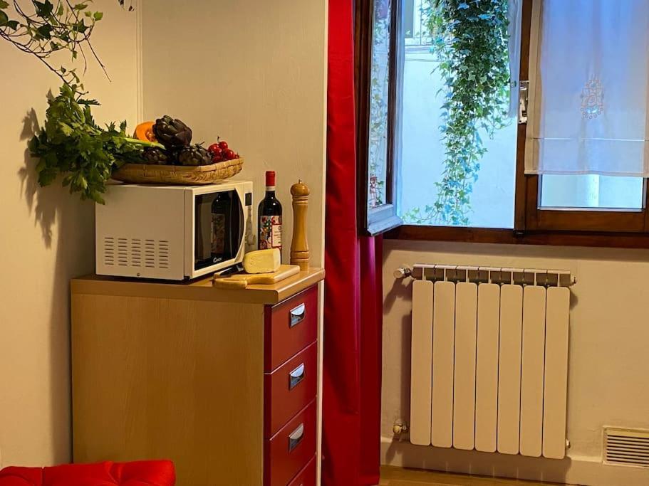 San Lorenzo In Red Apartment