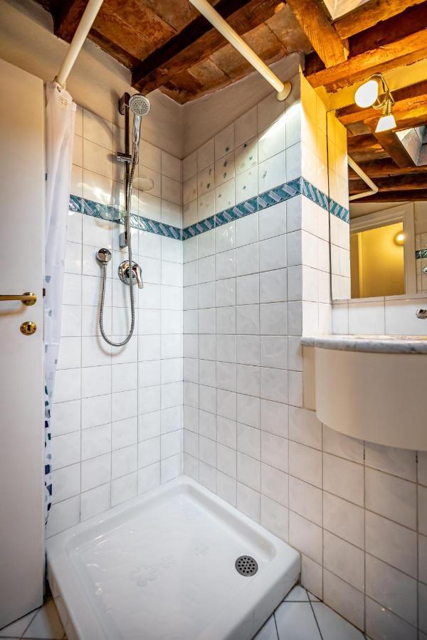 Yid Vellutini Apartment