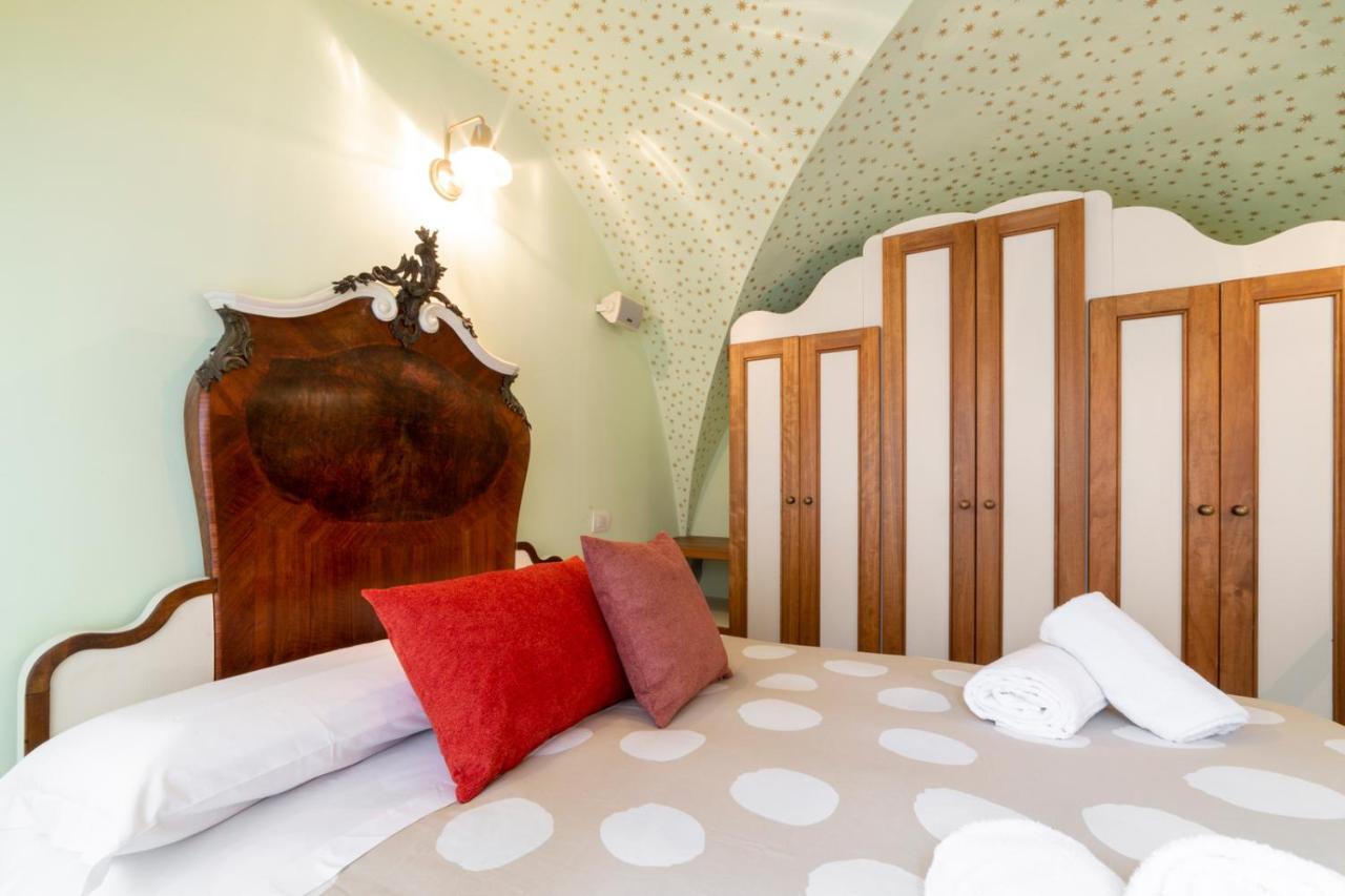 The Paintress With Private Patio Apartment