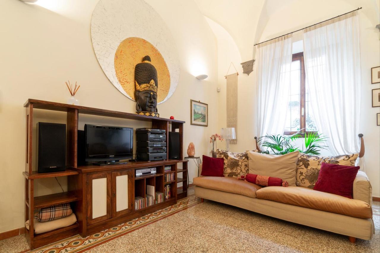 The Paintress With Private Patio Apartment