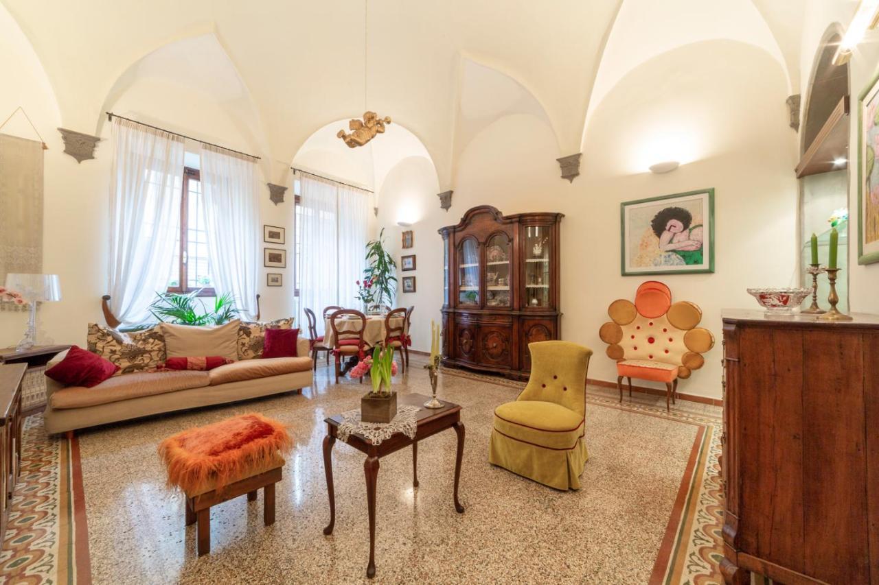 The Paintress With Private Patio Apartment *