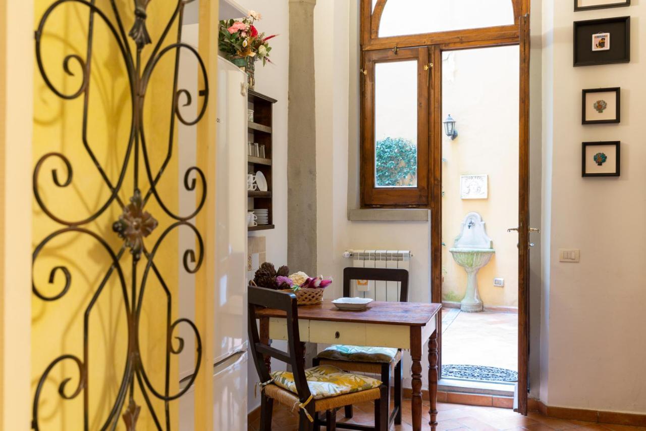 The Paintress With Private Patio Apartment