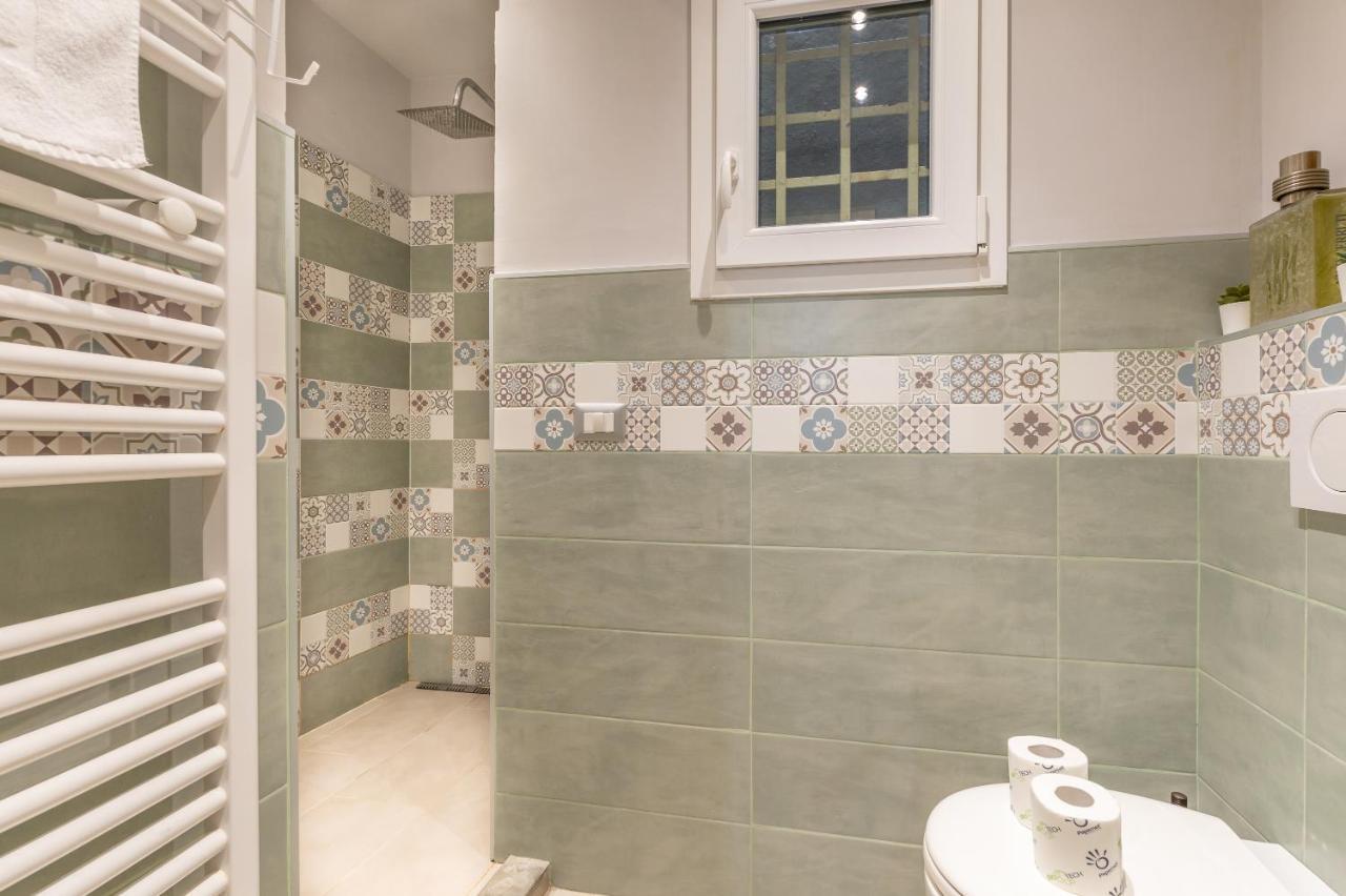 Pinzochere Artistic For Family Apartment