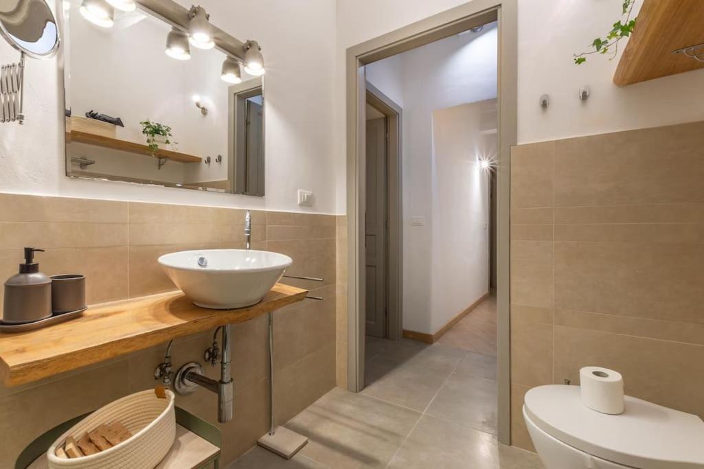 Laura Five Senses Apartment *