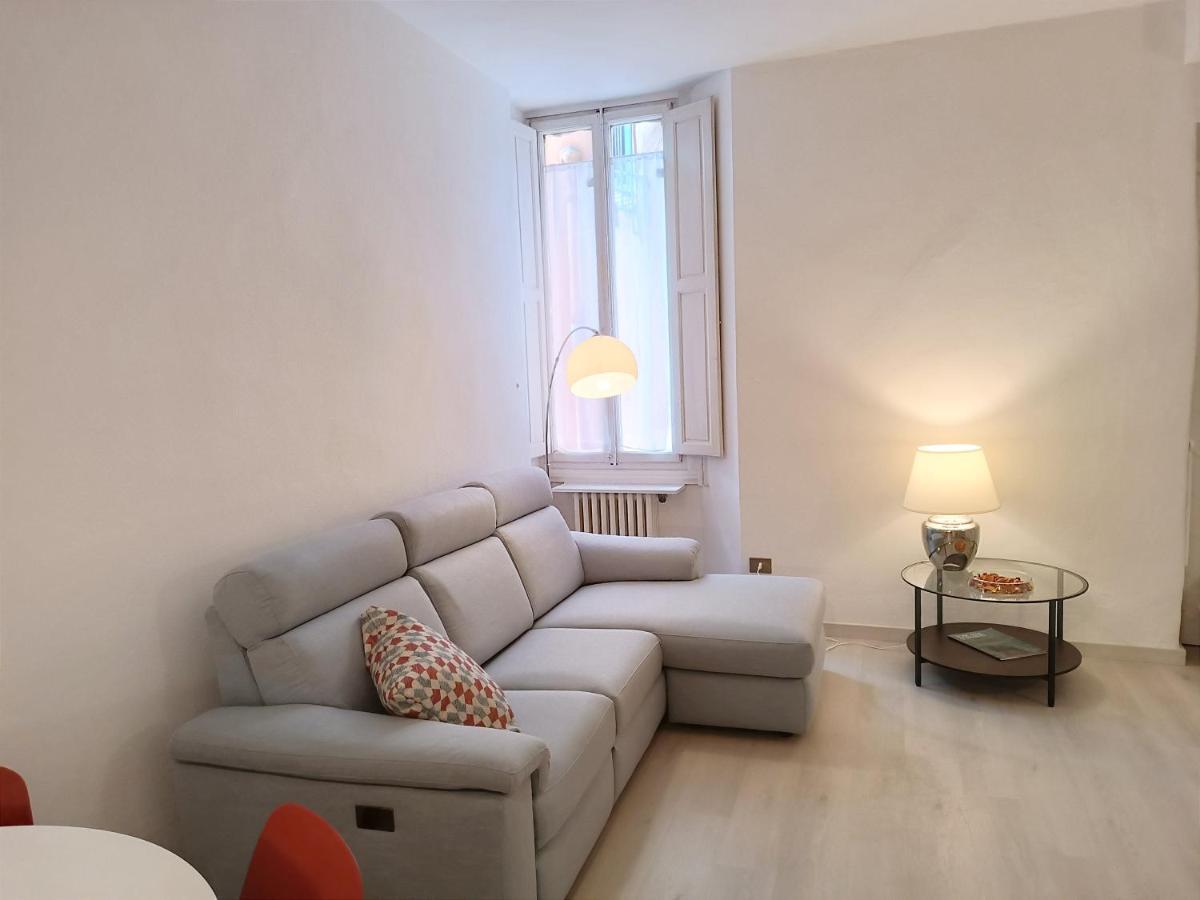 Handy House Apartment *