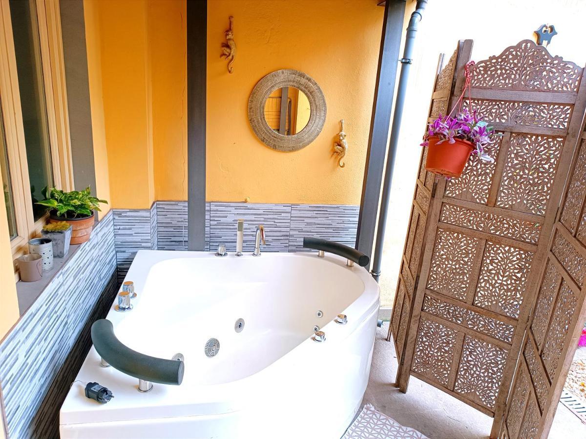 Nadia's Lovely - With Private Garden And Jacuzzi Appartamento Firenze