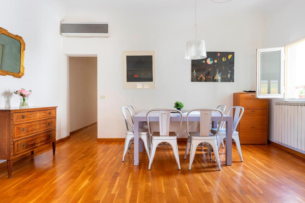 Apartment Parione 22 *