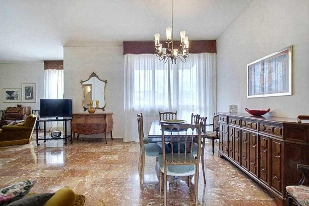 Frati Bigi With Two Bedrooms And Parking Florence