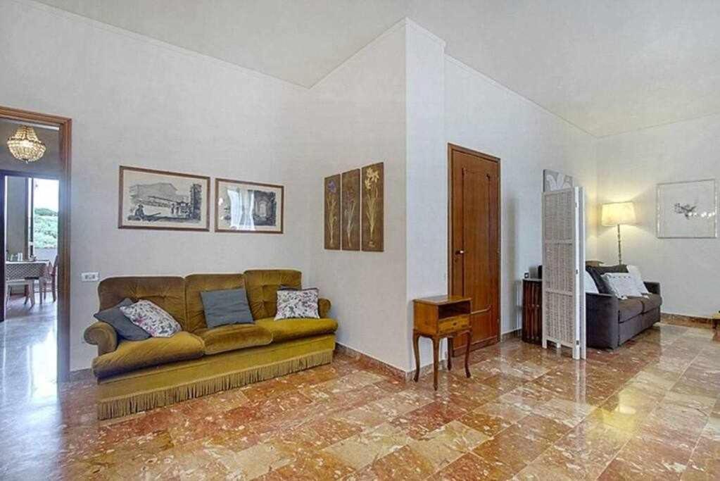 Frati Bigi With Two Bedrooms And Parking *