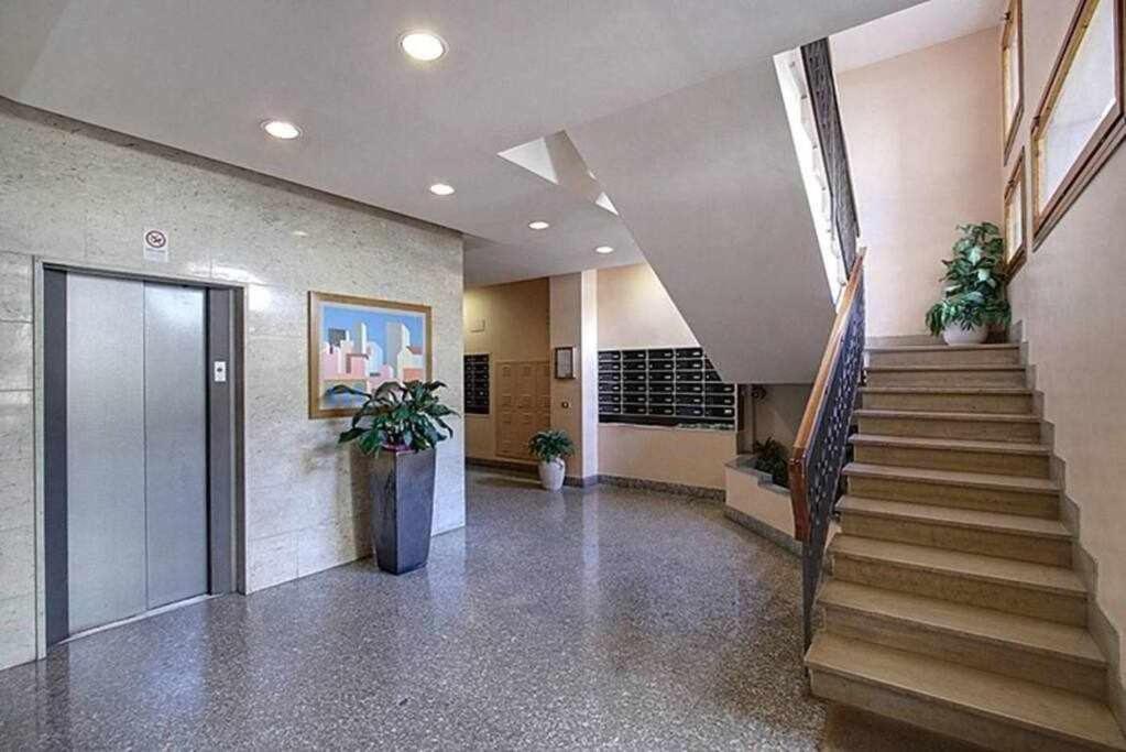 Frati Bigi With Two Bedrooms And Parking Apartment *
