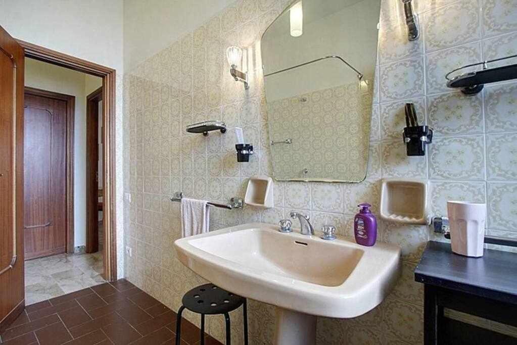 Frati Bigi With Two Bedrooms And Parking Apartment *
