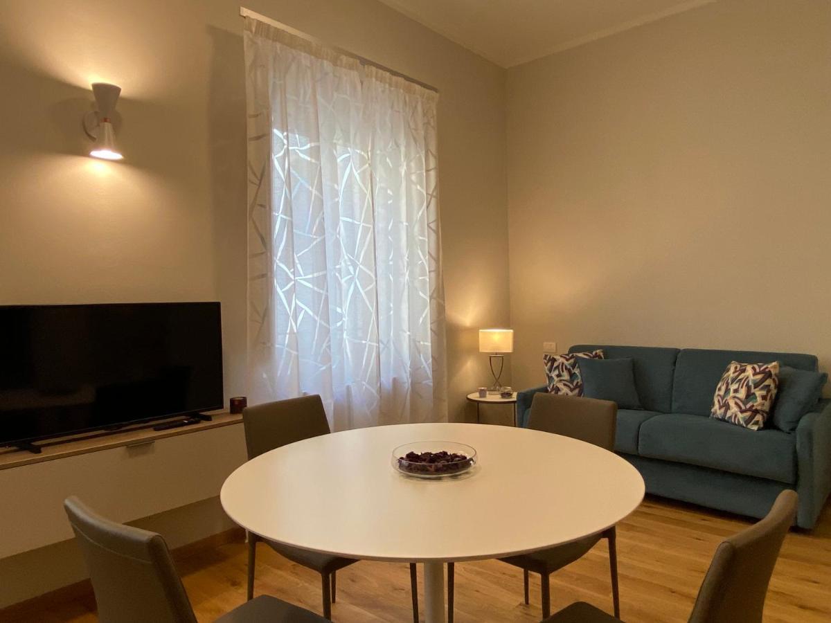 Apartment Chic Boutique *