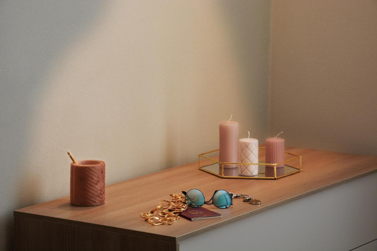 Apartment Chic Boutique *