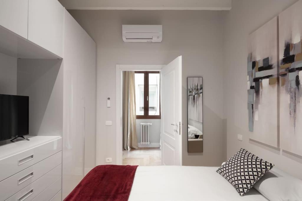 Apartment Elegant With Stunning Frescoed Ceilings *
