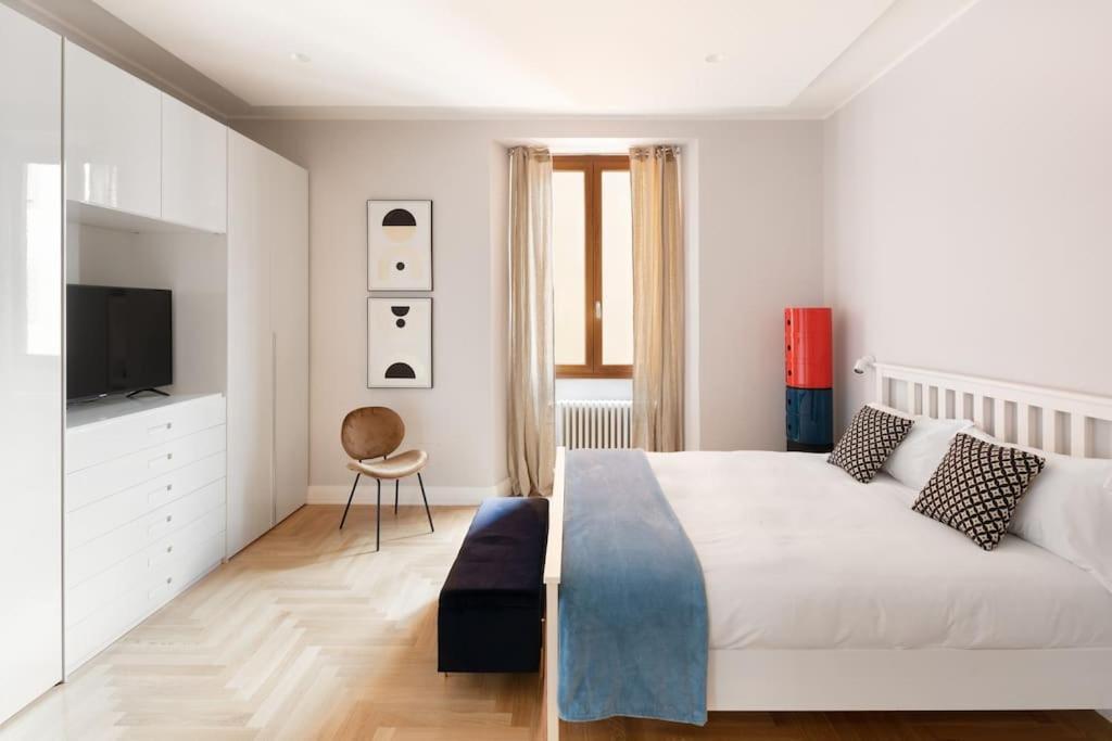 Apartment Elegant With Stunning Frescoed Ceilings *