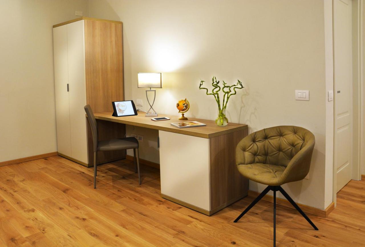 Apartment Chic Boutique *