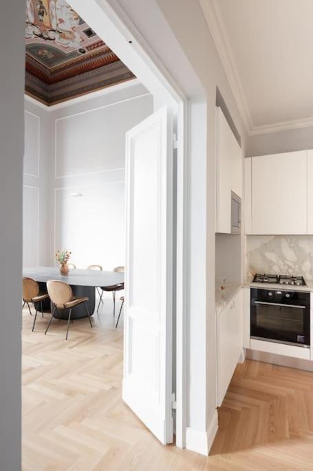 Apartment Elegant With Stunning Frescoed Ceilings