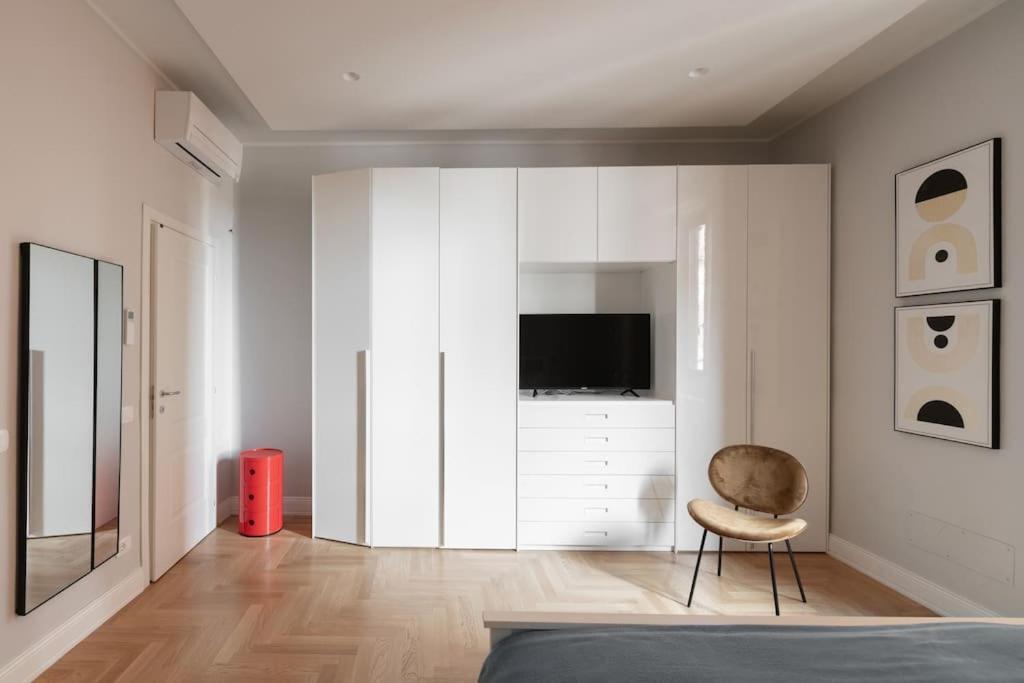 Apartment Elegant With Stunning Frescoed Ceilings