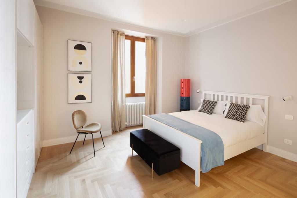 Elegant With Stunning Frescoed Ceilings Apartment Florence