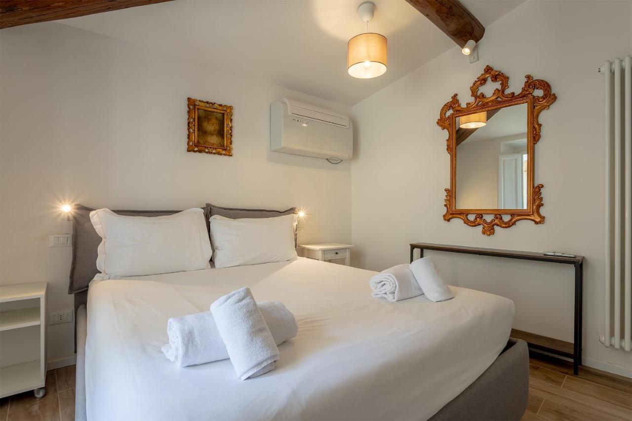 Apartment Piazza Dei Rossi Due View