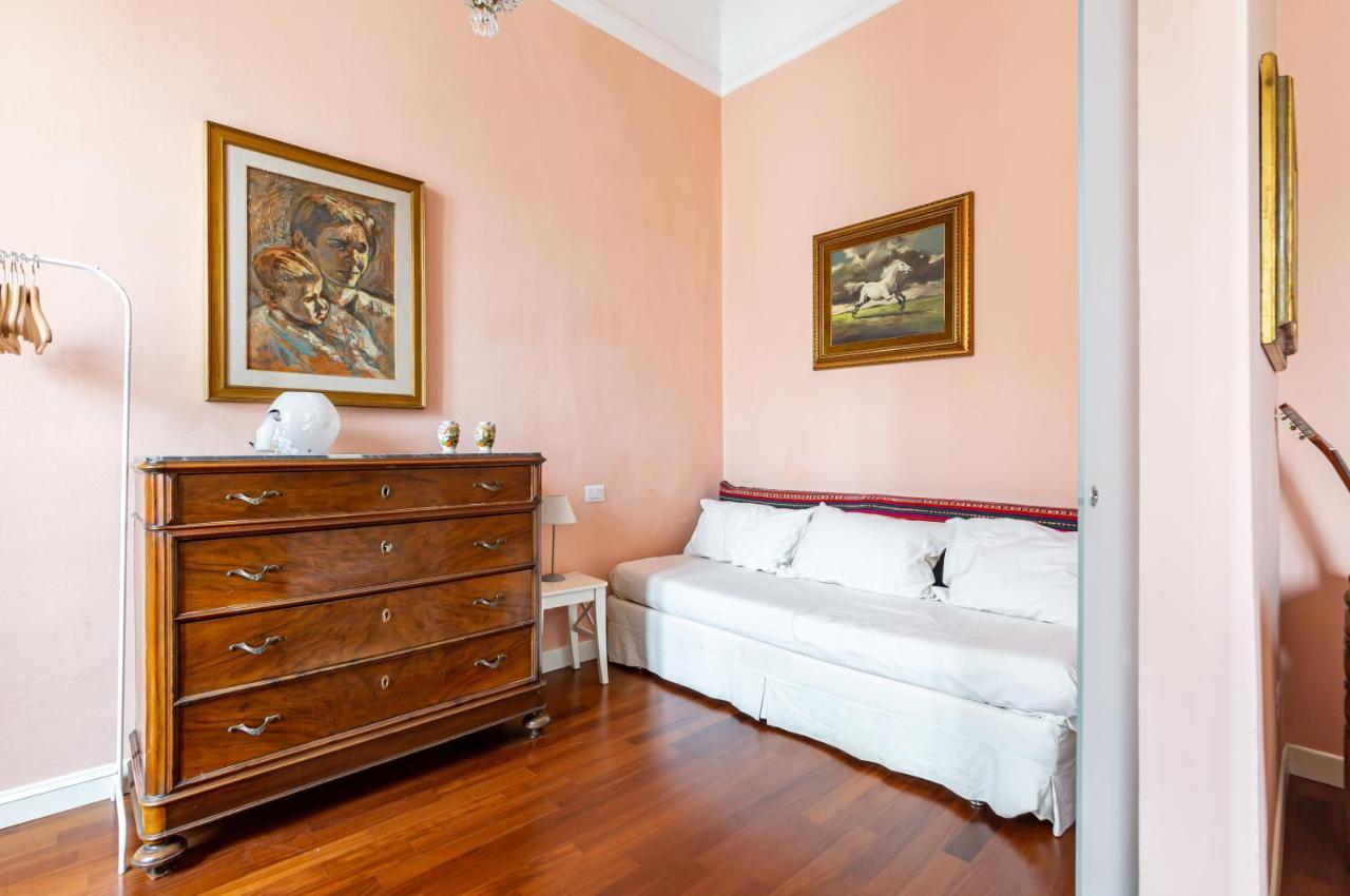 Stibbert & Statuto Elegant Flat With Balcony Apartment