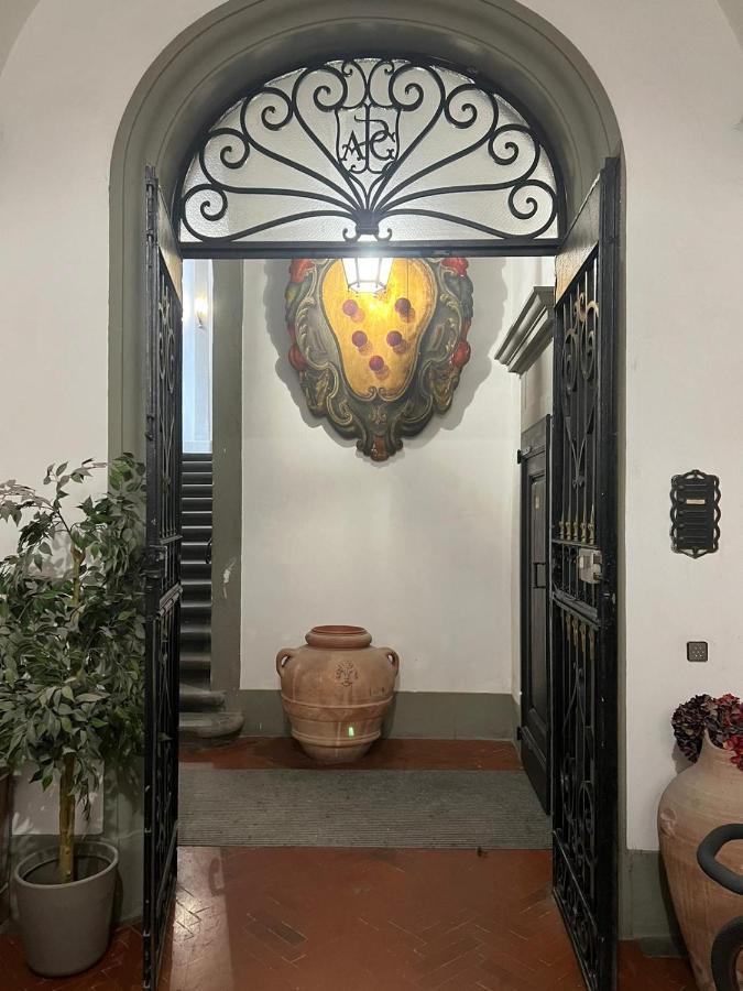 Elegant And Historic 3-bedroom In Center -by Likehomeflorence Apartment Florence