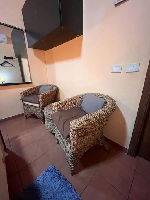 Very Central-100mt From Train Station Apartment *